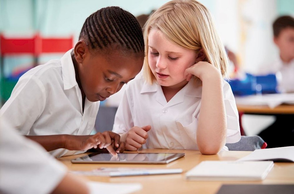 thinking_personnel_-_students_on_tablet.jpg